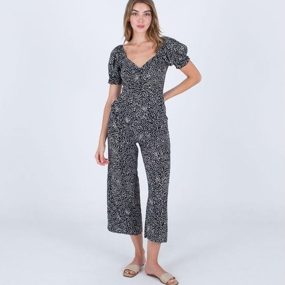 Hurley Pants - HURLEY puff sleeve Black and White Floral Jumpsuit/juniors size L
